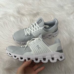 NIB Women’s Sz 8 On Cloudswift Sneakers in Glacier White